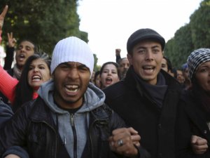 Tunus'ta Sokağa Çıkma Yasağı!