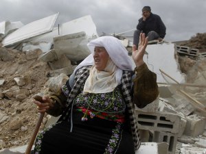 Siyonist İsrail Filistinlilere Ait 23 Evi Yıktı