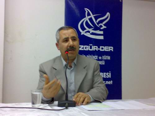 İzmir'de hayat ve ideal ilişkisi tartışıldı