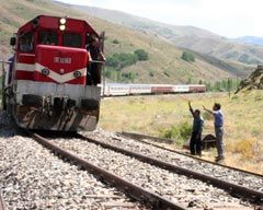 Trenler 16 Memur İçin Garda Kaldı
