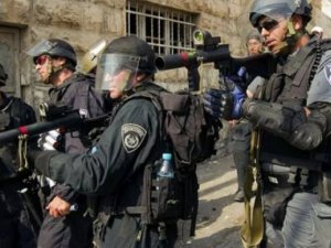 İşgalci İsrail İki Hamas Liderini Gözaltına Aldı