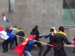PKK'lı Çeteler Paris'te Ermenistan'ı Protesto Eden Azerilere Saldırdı