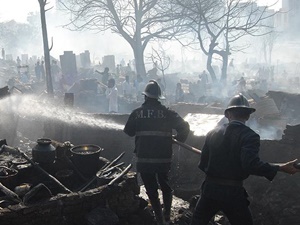 Hindistan'daki Yangında Hayatını Kaybedenlerin Sayısı 110 Oldu