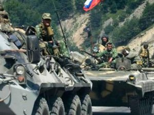 Rusya, Ukrayna Sınırına Asker Yığıyor