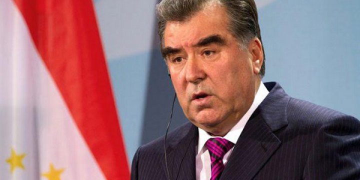 Tacikistan Rusça Soyisimleri Yasakladı!