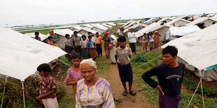 Myanmar Hükümeti Arakanlı Müslümanları Göçe Zorluyor