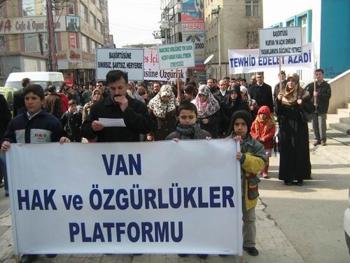 Van’da 129. Başörtüsü Eylemi