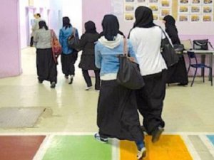 Fransa'da Müslüman Öğrenciye Yönelik Uzun Etek Baskısı