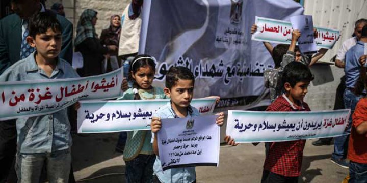 Gazzeli Çocuklar Siyonist Ablukaya Karşı Yürüdü