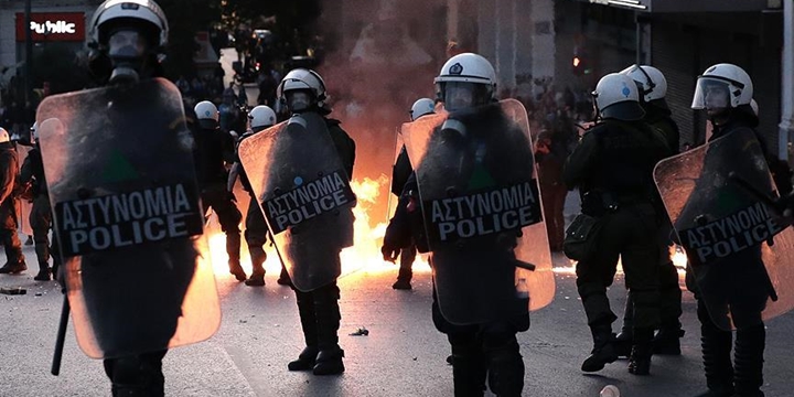 Yunanistan'da Polis ve Göstericiler Çatıştı