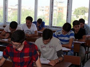 "Türkiye'de 5 Bin 600 Suriyeli Üniversite Öğrencisi Var"