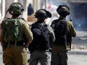 Batı Şeria'da 14 Filistinli Gözaltına Alındı