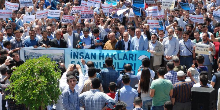 PKK'nın Dürümlü Katliamı Diyarbakır'da Protesto Edildi