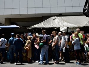 Venezuela'da Halk Yiyecek Bulmakta Zorlanıyor