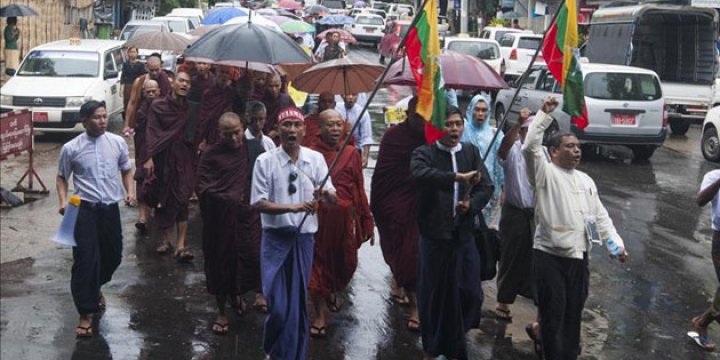 Myanmar'da Budistler Müslümanlara Karşı Yürüdü