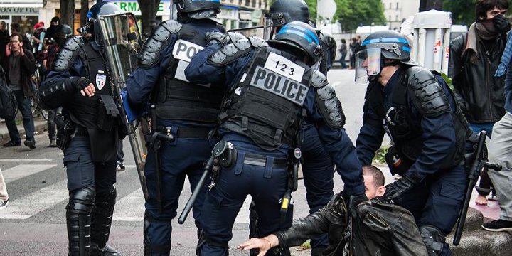 Fransız Basını Polis Şiddetini Görmedi
