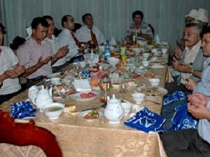 Özbekistan'da Toplu İftar Yasağı