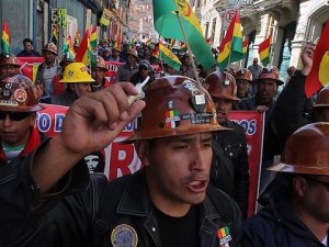 Bolivya'da Halk Sokaklara Döküldü