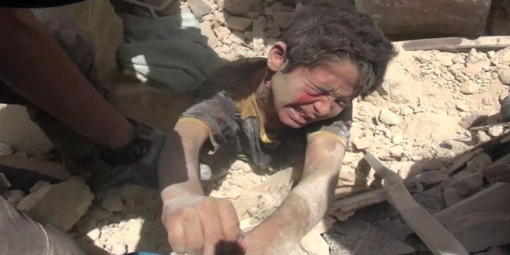 Halep'te Enkaz Altında Kalan Bir Çocuk mu, Yoksa Dünyanın Vicdanı mı?