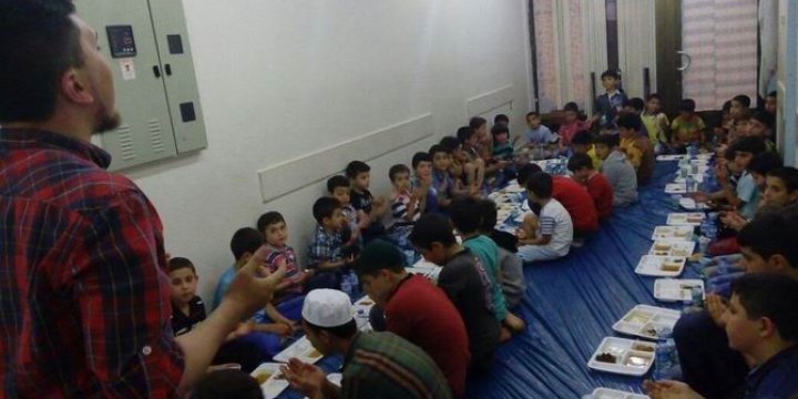 Ankara Özgür-Der Suriyeli Muhacir Çocuklarla İftarda Buluştu