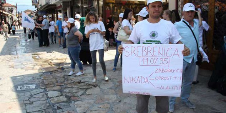 Üsküp'te Srebrenitsa Yürüyüşü