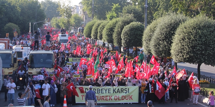 Darbe Kalkışması İstanbul’da Protesto Edildi