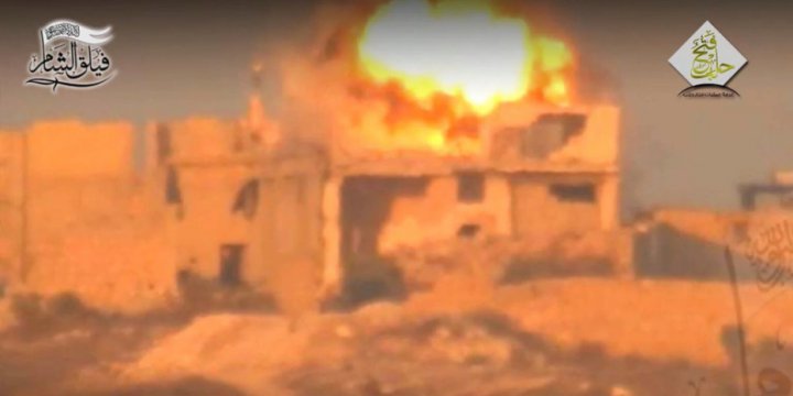 Suriye'de Rus Subayların Direnişçilerce ATGM ile Vurulma Anı  (Video)