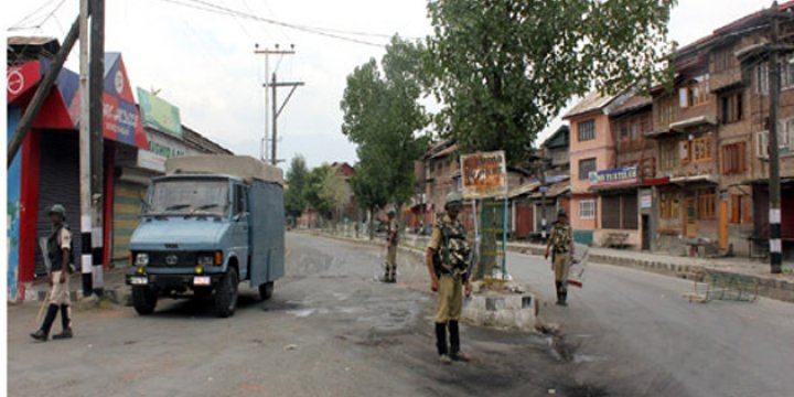 Keşmir'de İki Hindistan Askeri Öldürüldü