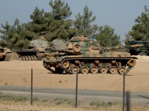 Sınırdaki Birliklere Zırhlı Araç ve Tank Takviyesi Yapıldı