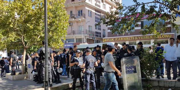 Diyarbakır'daki Öğretmen Eyleminde 23 Gözaltı