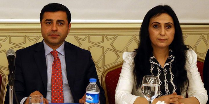 Selahattin Demirtaş Diyarbakır'daki Evinde Gözaltına Alındı