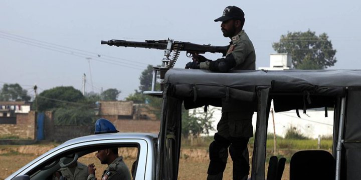 Pakistan’da Polis Okuluna Saldırı: 200 Öğrenci Rehin...
