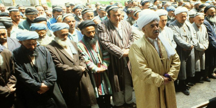 Tacikistan'da “Ana Dilde İbadet” Teklifi