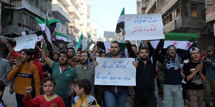 Halepliler Esed ve Rusya'nın Katliamlarını Protesto Etti
