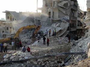 Suriye'de Rejim Uçaklarının Saldırısında 5 Kişi Hayatını Kaybetti