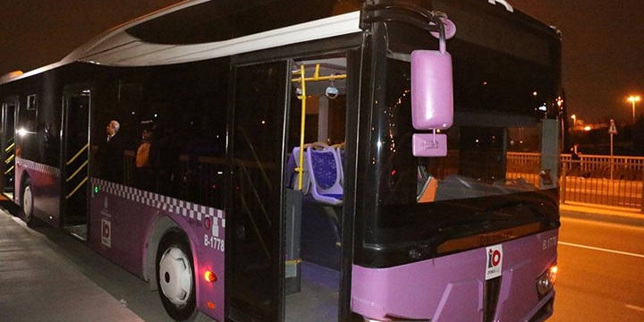 Beyoğlu’nda Yolcu Otobüsüne Molotofkokteyli Atıldı!