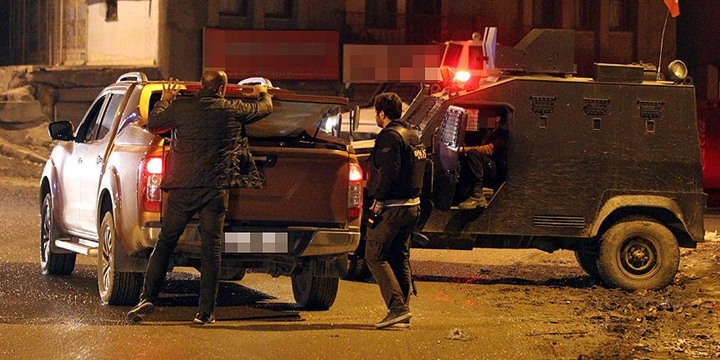Hakkâri’de Zırhlı Polis Aracına PKK Saldırısı!