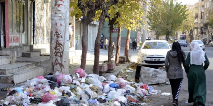 Diyarbakır Valisinden HDP'li Belediyelere Çöpleri Toplayın Uyarısı