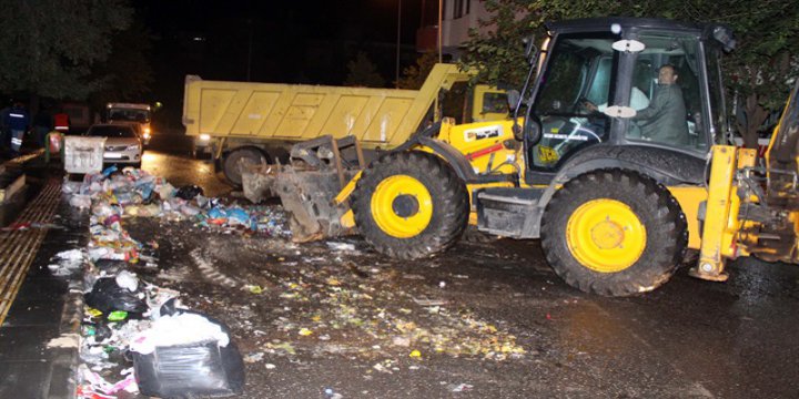 Diyarbakır'ın Çöplerini Kayyum Atanan Sur Belediyesi Topladı