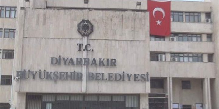 Diyarbakır'da Belediyeye Atanan Kayyum Göreve Başladı