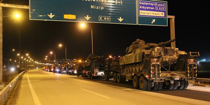 Sınıra Tank ve Zırhlı Araç Sevkiyatı Devam Ediyor
