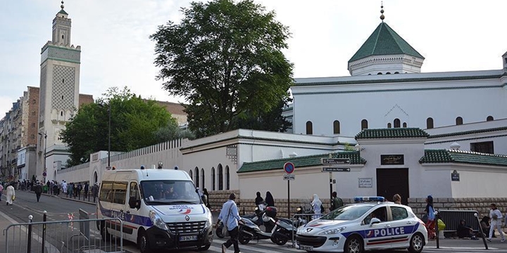 Avrupa’da 1 Yılda 137 Camiye Saldırdılar!