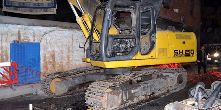 Siverek'te İş Makineleri Kundaklandı