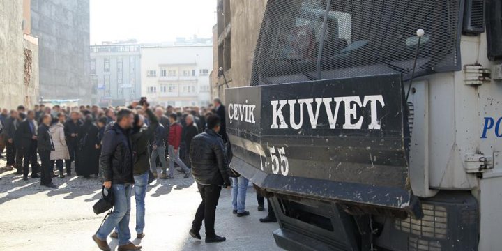 Van'da Gösteri ve Yürüyüşler 10 Gün Boyunca Yasaklandı