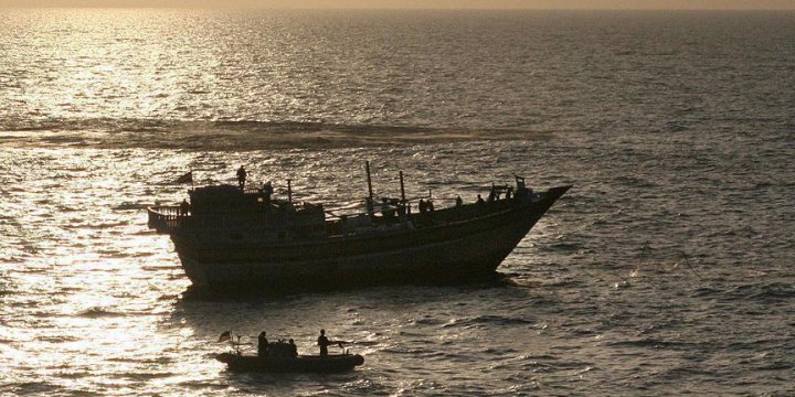 Husilere Silah Taşıyan İran Botlarına El Konuldu