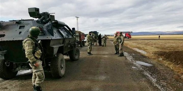 Bomba Yüklü Araç Seyir Halinde İnfilak Etti