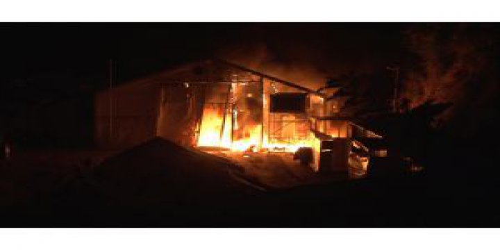 Yunanistan'da Göçmen Kampına Saldırı