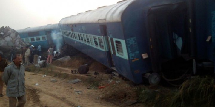 Hindistan'da Tren Kazası: En Az 90 Ölü