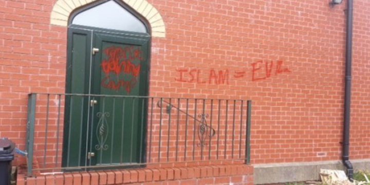 İngiltere'de 3,5 Yılda 100'den Fazla Camiye Saldırı