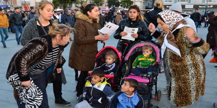 'Erken Evlilik' Protestosuna Romanlardan Tepki